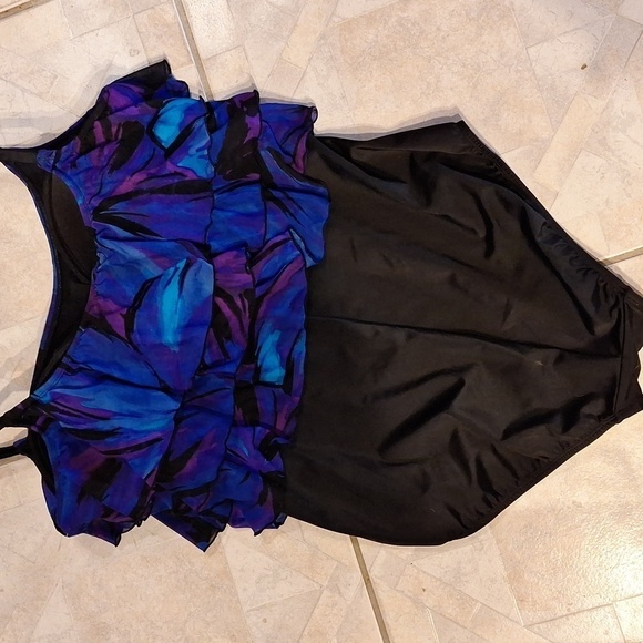 Q women's Longitude one piece built in bra swimsuit plus size 22W - Picture 2 of 5